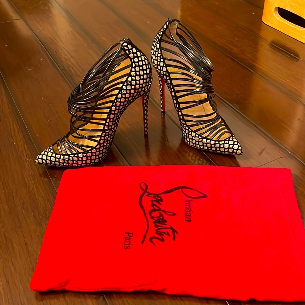 Christian Louboutin black & gold strappy stiletto heel sandal 39